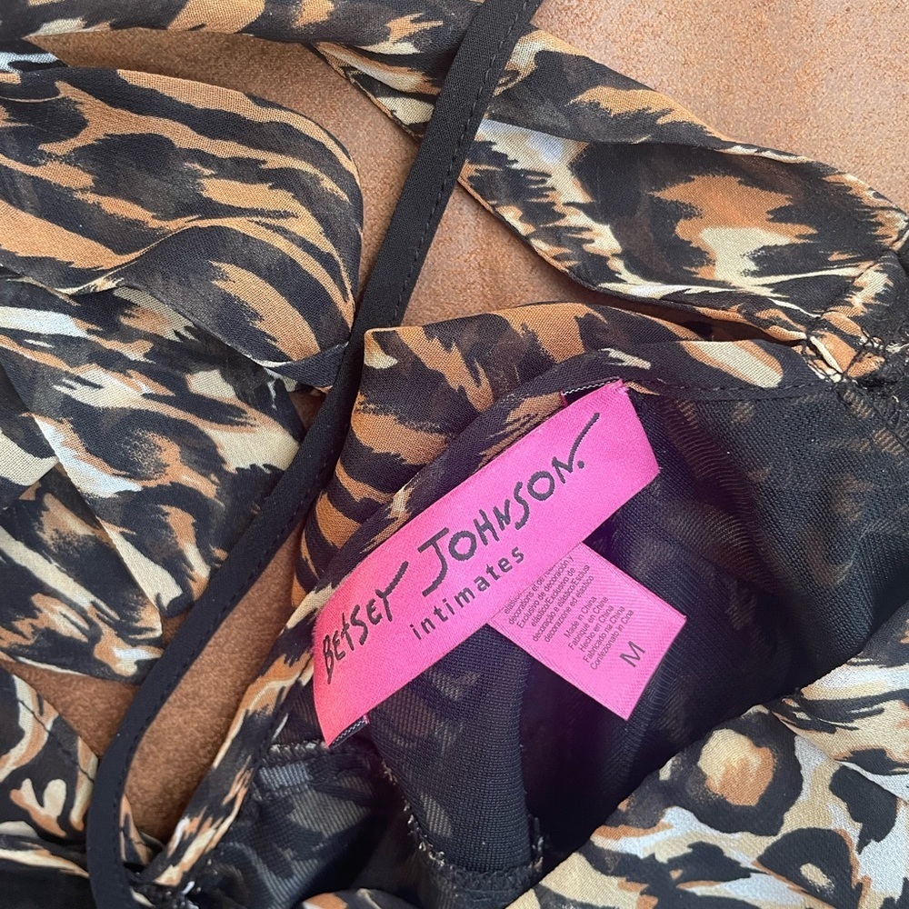 Betsey Johnson intimates tiered ruffle y2k nightie size medium in cheetah print - Picture 3 of 3